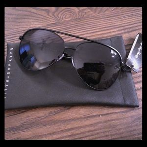 SOLD Quay Australia smoke Vivienne aviators $40